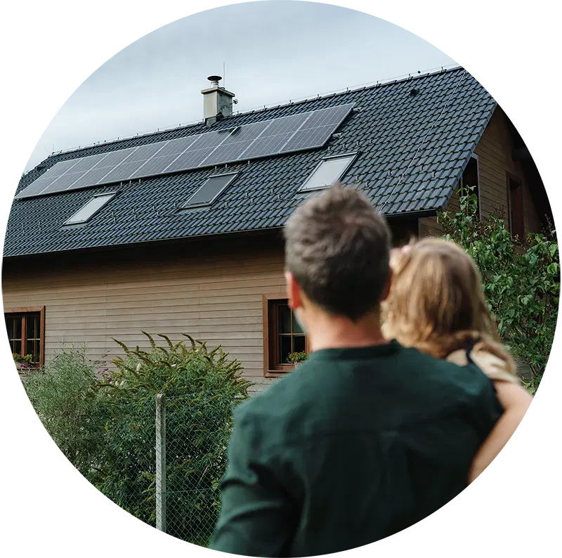 Kvinna använder videoidentifiering för onlineverifiering